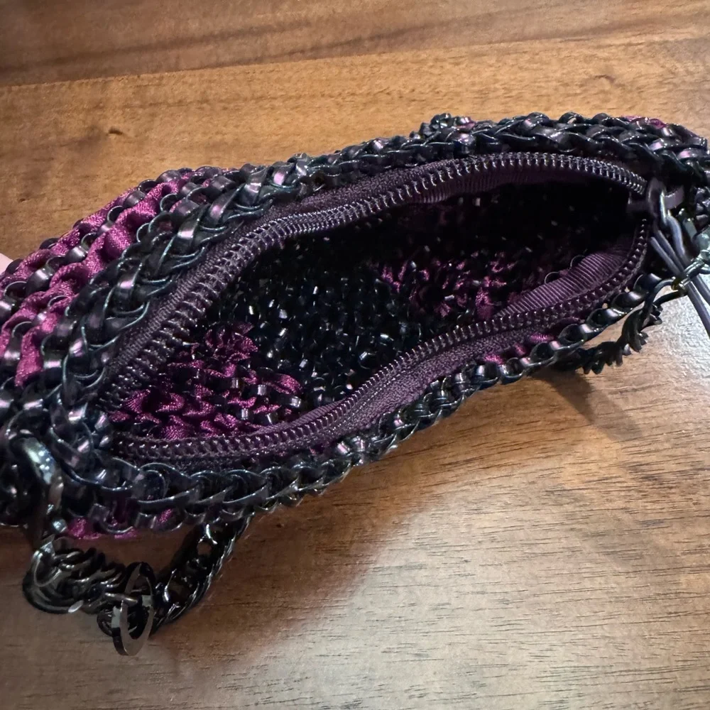 Braided Bow Wristlet Clutch in Pink and Black - Picture 4 of 4